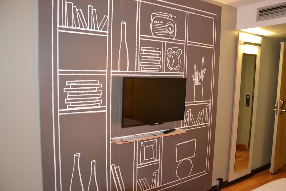 Habitación Standard con dos camas individuales del hotel Ibis Chalon Sur Saone Europe. Foto 1