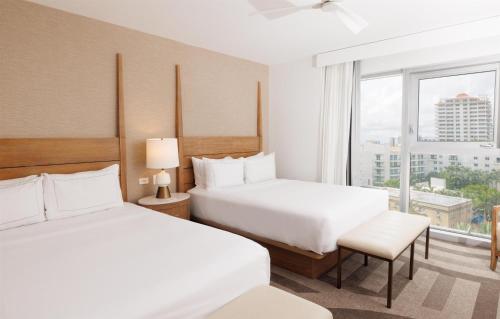 Habitación Doble Estándar con 2 camas grandes del hotel Hilton Cabana Miami Beach. Foto 4