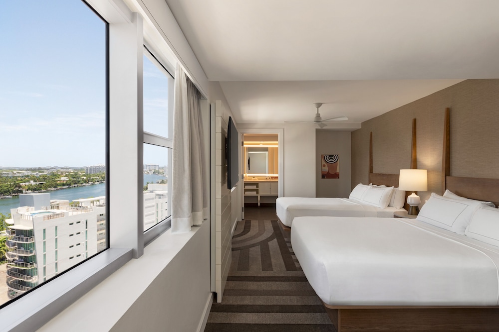 Suite, varias camas (Intraview) del hotel Hilton Cabana Miami Beach