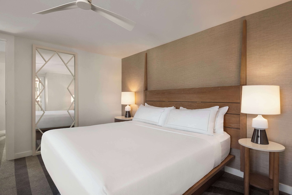 Suite, 1 cama de matrimonio grande, terraza del hotel Hilton Cabana Miami Beach