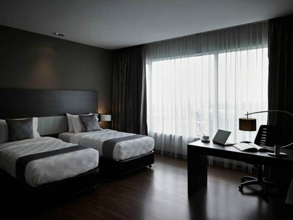 HABITACIÓN PREMIUM EXECUTIVE DELUXE, Acceso al Lounge, 2 Camas Individuales, Vista al Río del hotel Pullman Kuching. Foto 6