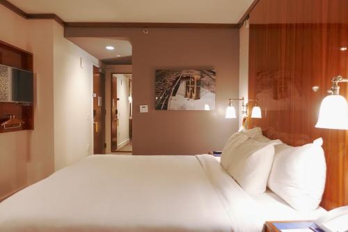 Habitación Superior con cama extragrande del hotel Hugo