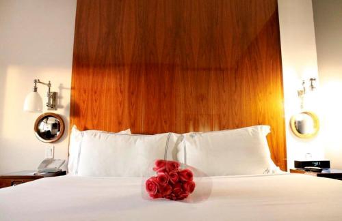 Habitación Superior con cama extragrande del hotel Hugo. Foto 2