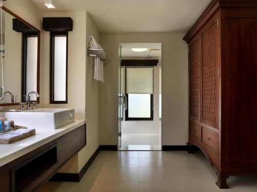 Villa Sasak con Piscina en el Jardín y Una Habitación del hotel Novotel Lombok Resort y Villas. Foto 3