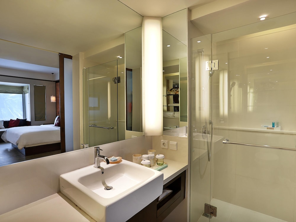 Habitación Superior con cama king del hotel Novotel Lombok Resort y Villas. Foto 3