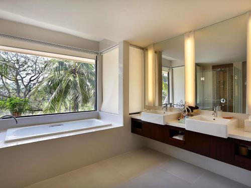 Habitación Ejecutiva con 1 Cama King del hotel Novotel Lombok Resort y Villas. Foto 3