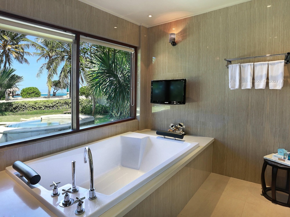 Villa Familiar con Vistas al Mar y Dos Habitaciones del hotel Novotel Lombok Resort y Villas. Foto 5