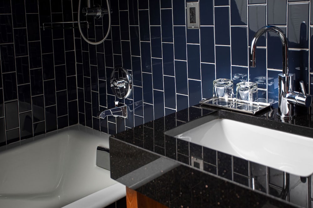 Estudio, 1 cama de matrimonio grande, accesible en silla de ruedas, terraza del hotel 6 Columbus Central Park. Foto 5