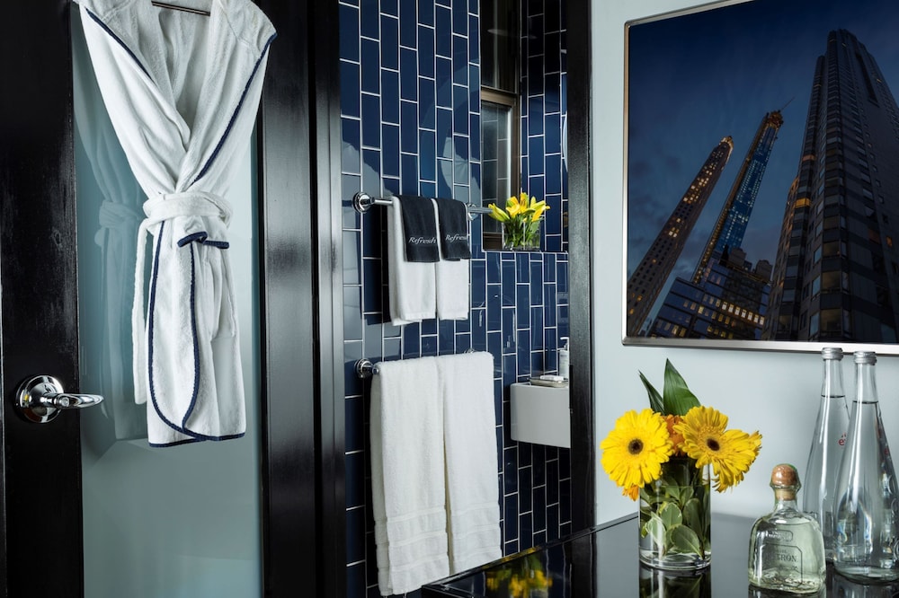 Habitación superior, 1 cama de matrimonio del hotel 6 Columbus Central Park. Foto 2