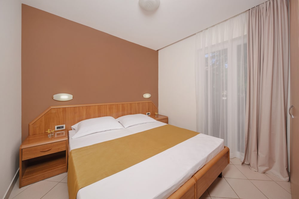 Apartamento Vista Jardín 1 habitación Sofá Cama incluido 1 Cama doble del hotel Katoro Plava Laguna. Foto 2