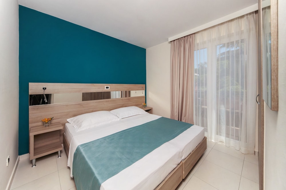 Apartamento Superior con vistas al jardín del hotel Katoro Plava Laguna. Foto 1