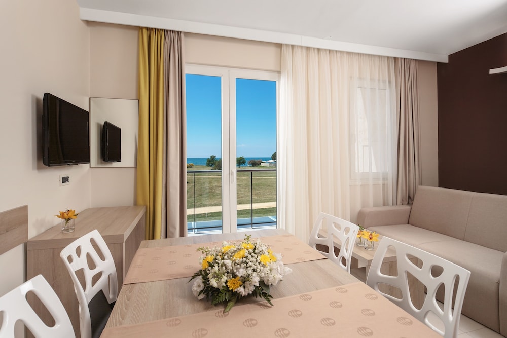 Apartamento Superior con vistas al jardín del hotel Katoro Plava Laguna. Foto 4