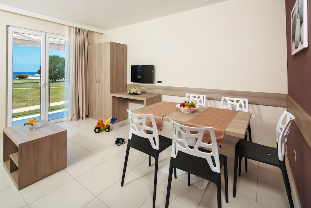 Apartamento Vista Jardín Balcón o Terraza Superior 1 habitación 1 Cama doble del hotel Katoro Plava Laguna. Foto 3