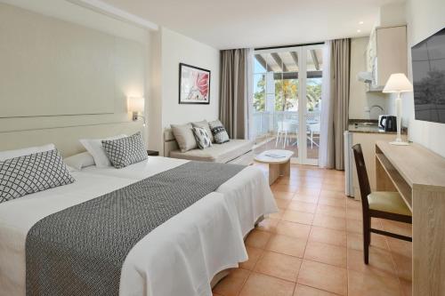 Estudio del hotel Grupotel Club Menorca. Foto 2
