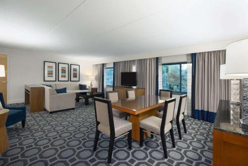 Habitación Doble adaptada para personas con discapacidad auditiva - 2 camas dobles del hotel Hilton Long Island/huntington. Foto 1