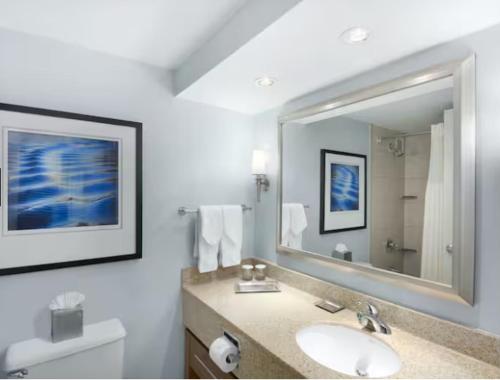 Habitación Doble adaptada para personas con discapacidad auditiva - 2 camas dobles del hotel Hilton Long Island/huntington. Foto 3