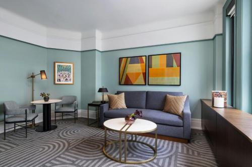 Suite de 1 dormitorio con sofá cama - Cama extragrande del hotel The Algonquin Times Square