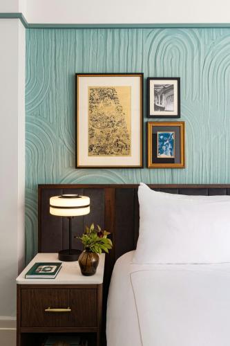 Habitación con cama extragrande del hotel The Algonquin Times Square. Foto 4