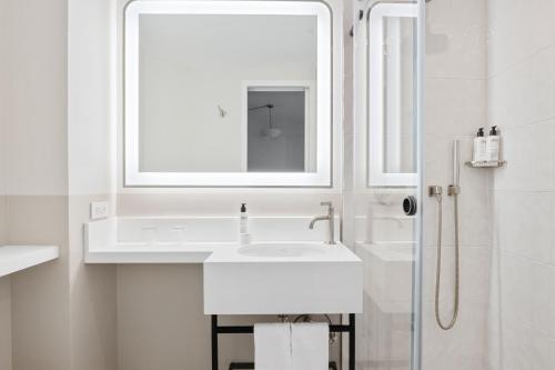 Habitación Superior recién reformada del hotel Club Quarters Midtown -Times Square. Foto 3