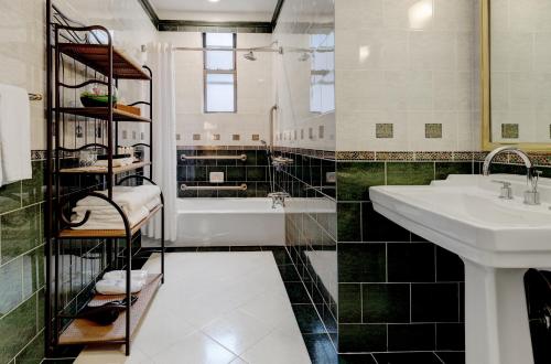 Habitación Adaptada Premium - 1 cama extragrande del hotel Casablanca Hotel