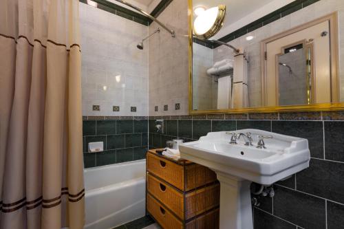 Minisuite con 2 camas del hotel Casablanca Hotel. Foto 3