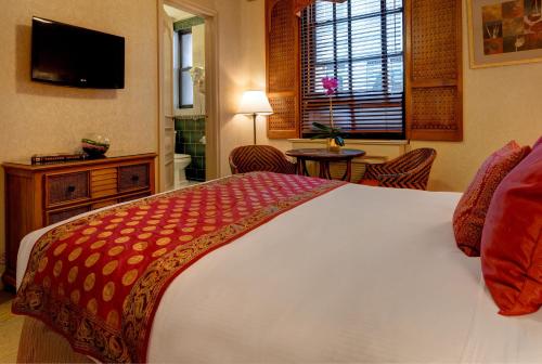 Habitación Doble Pequeña del hotel Casablanca Hotel. Foto 1