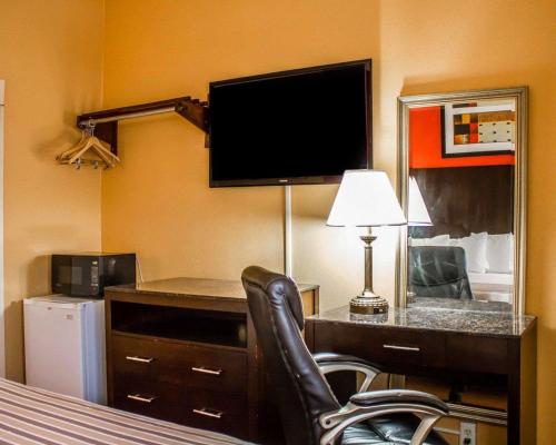 Habitación pequeña con cama extragrande - No fumadores del hotel Rodeway Inn Macarthur Airport