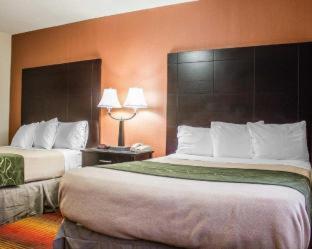 Alojamiento - 2 camas dobles - Fumadores del hotel Rodeway Inn Macarthur Airport
