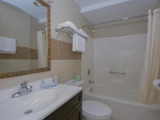 Alojamiento - 2 camas dobles - Fumadores del hotel Rodeway Inn Macarthur Airport. Foto 4