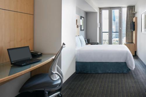 Habitación Doble Estándar con vistas al monumento conmemorativo 9/11 Memorial del hotel World Center Hotel. Foto 3