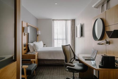 Habitación Doble Estándar - 2 camas del hotel Club Quarters World Trade Center. Foto 7