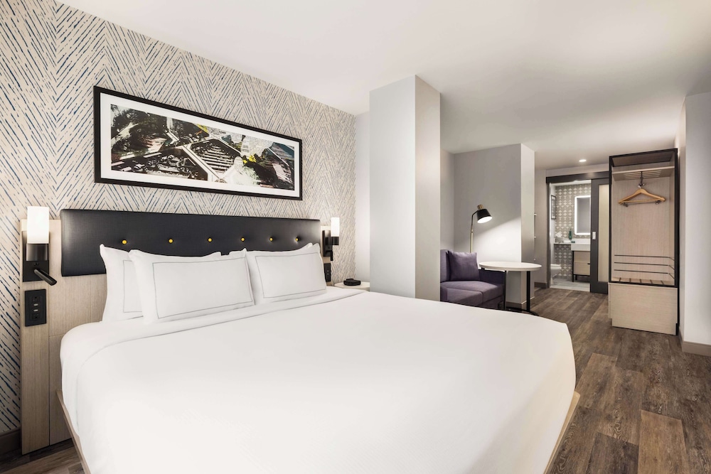 Suite estudio, 1 cama de matrimonio grande del hotel DoubleTree by Hilton New York Midtown Fifth Ave. Foto 10