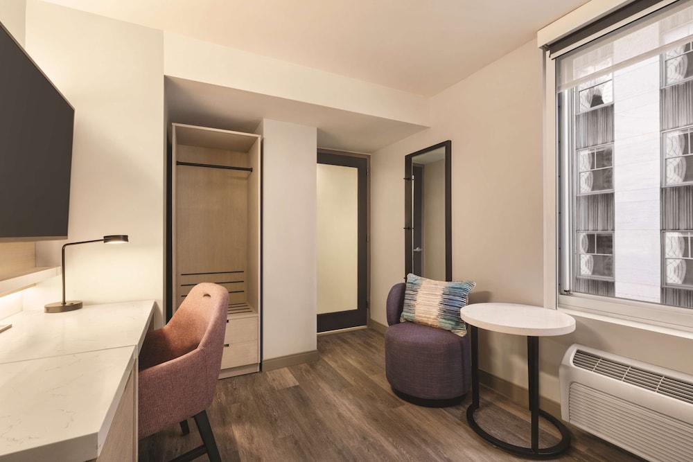 Habitación, 1 cama de matrimonio grande del hotel DoubleTree by Hilton New York Midtown Fifth Ave. Foto 5