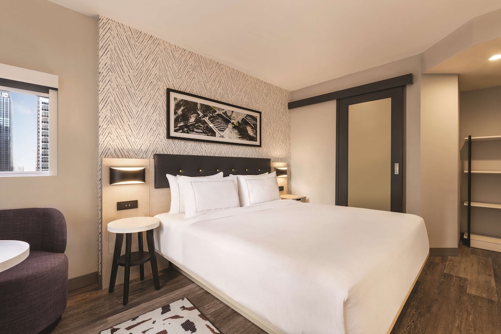 Habitación, 1 cama de matrimonio grande del hotel DoubleTree by Hilton New York Midtown Fifth Ave. Foto 6