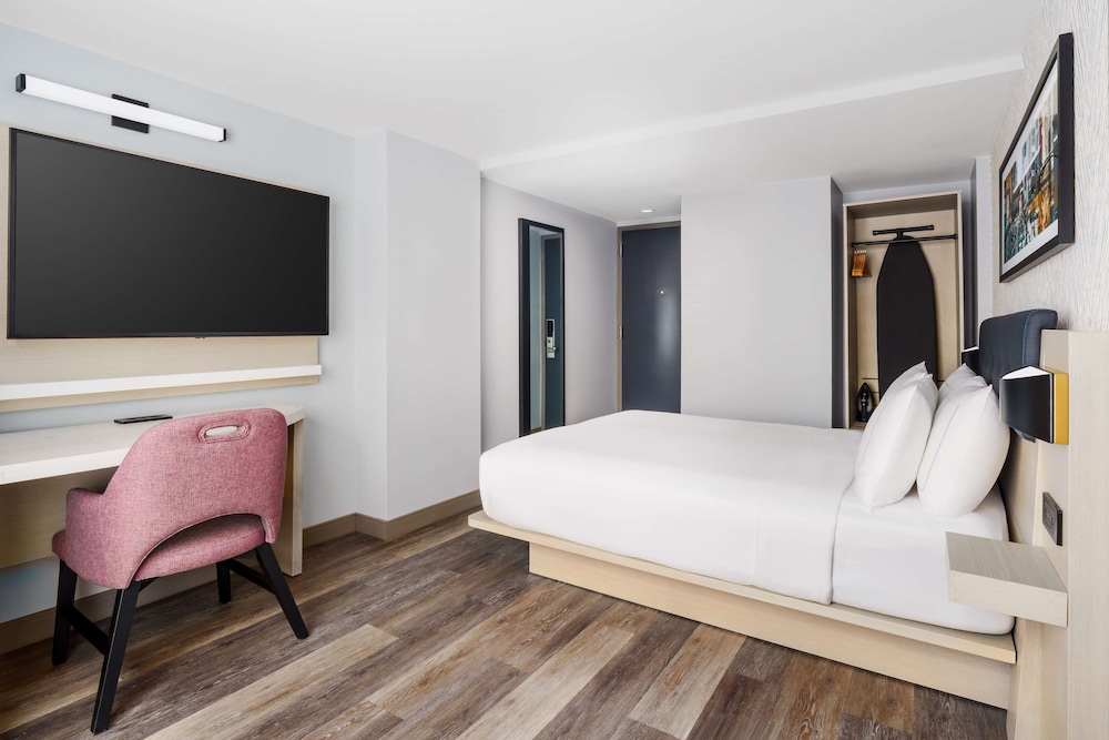 Habitación, 1 cama de matrimonio, vistas a la ciudad del hotel DoubleTree by Hilton New York Midtown Fifth Ave. Foto 3