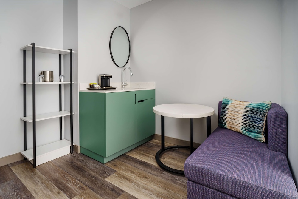 Habitación Deluxe, 1 cama de matrimonio del hotel DoubleTree by Hilton New York Midtown Fifth Ave. Foto 3