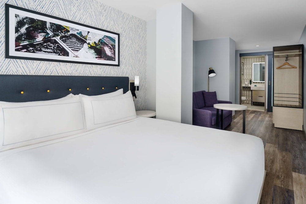 Habitación, 1 cama de matrimonio grande, accesible para personas con discapacidad (Hearing) del hotel DoubleTree by Hilton New York Midtown Fifth Ave. Foto 1