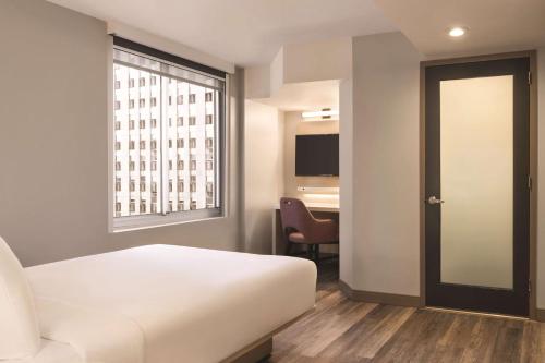 Habitación Deluxe con 2 camas grandes del hotel DoubleTree by Hilton New York Midtown Fifth Ave