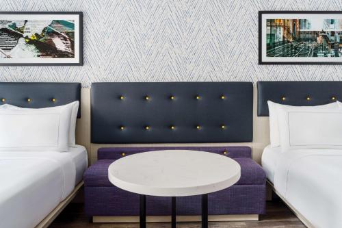 Habitación Deluxe con 2 camas grandes del hotel DoubleTree by Hilton New York Midtown Fifth Ave. Foto 4