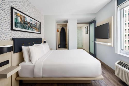 Habitación Doble con vistas a la ciudad - Cama grande del hotel DoubleTree by Hilton New York Midtown Fifth Ave. Foto 6