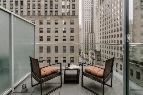 Habitación Superior con terraza del hotel The Jewel Facing Rockefeller Center. Foto 1