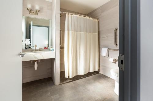 Habitación adaptada - 2 camas dobles del hotel St. James. Foto 3