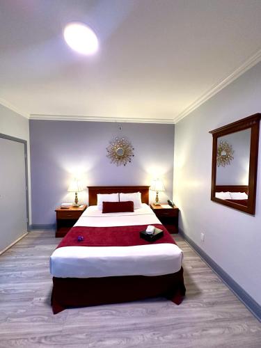 Habitación adaptada - 1 cama grande del hotel St. James. Foto 3