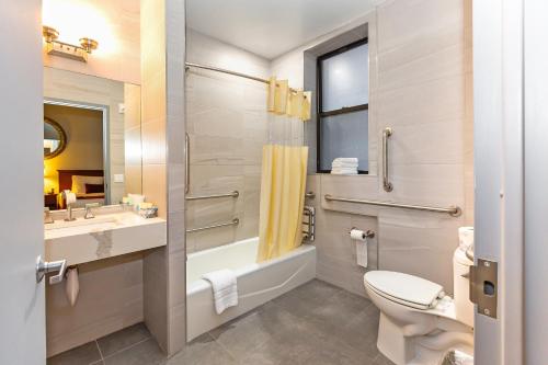 Habitación adaptada - 2 camas dobles del hotel St. James. Foto 2