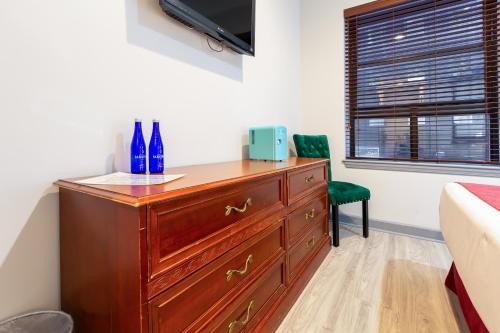 Habitación - 1 cama doble del hotel St. James. Foto 1