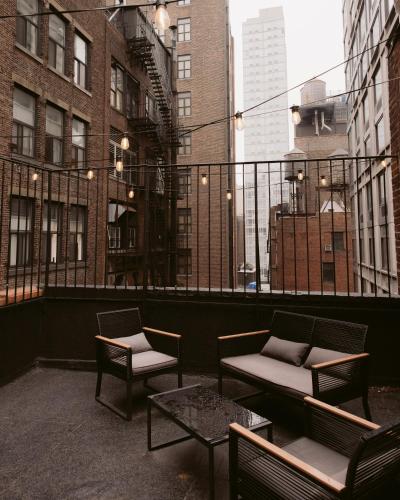 Habitación Empire Terrace con cama extragrande del hotel Life New York. Foto 6