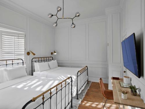 Habitación clásica con ducha accesible en silla de ruedas - Cama grande del hotel Life New York. Foto 5