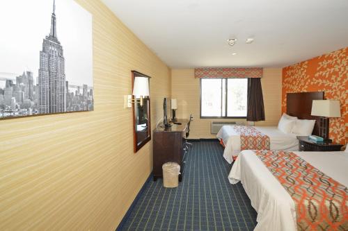 Habitación Doble - 2 camas dobles del hotel Corona Hotel New York - LaGuardia Airport. Foto 6