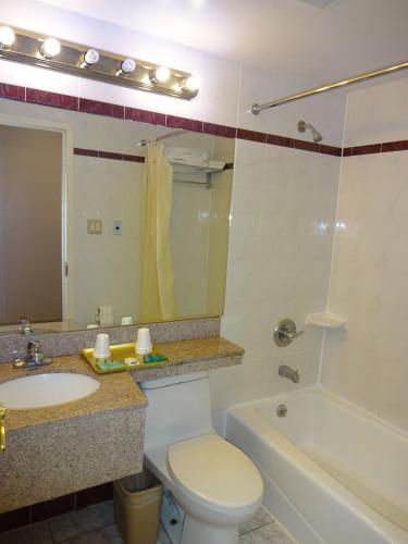 Habitación Doble - 2 camas dobles del hotel Flushing Hotel. Foto 2