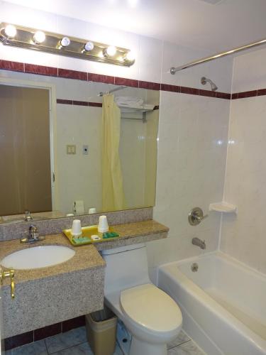 Habitación Doble - 2 camas dobles del hotel Flushing Hotel. Foto 3